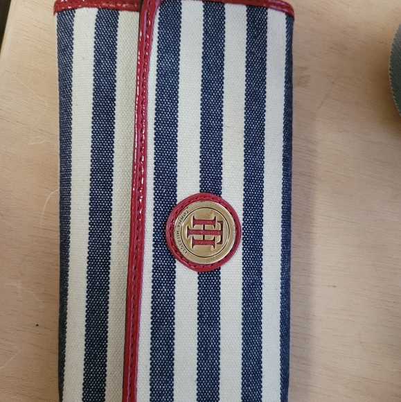 Tommy Hilfiger Ladies Wallet - Picture 1 of 3